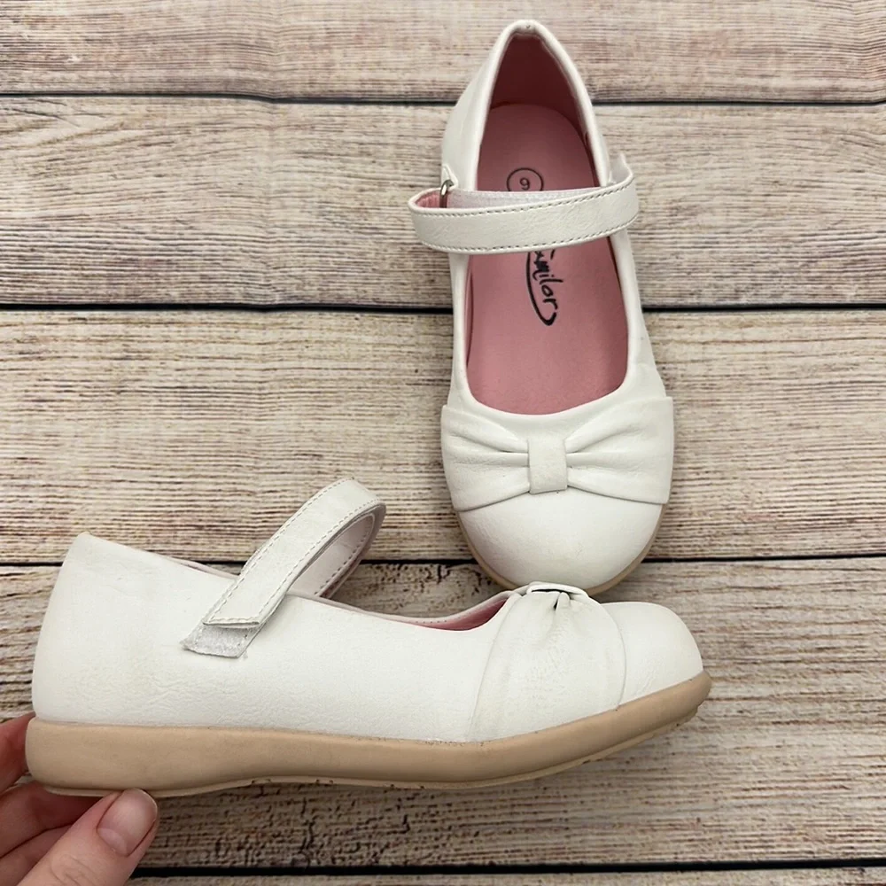 White Maryjanes in Perfect Condition Girls Size 9 - Picture 2 of 5
